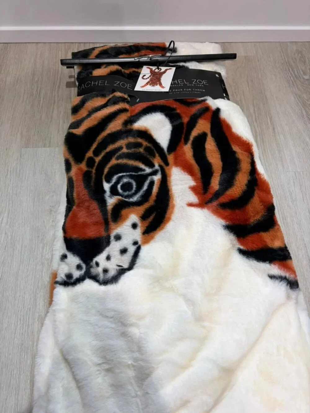 NEW! EXQUISITE LUXURY VIBES TIGER PLUSH BLANKET OH MY!